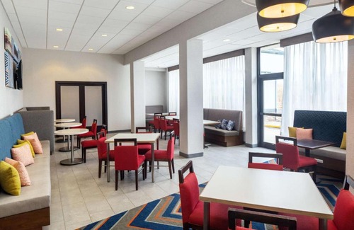 Parker Hotel | Comfortable Stay at Hampton Inn & Suites Parker with Pool