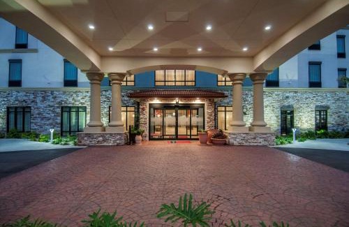 Northwest Pensacola Hotel | Inviting Hampton Inn & Suites Pensacola with Pool & Breakfast