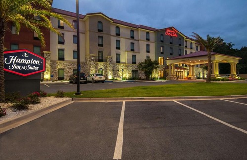 Northwest Pensacola Hotel | Inviting Hampton Inn & Suites Pensacola with Pool & Breakfast