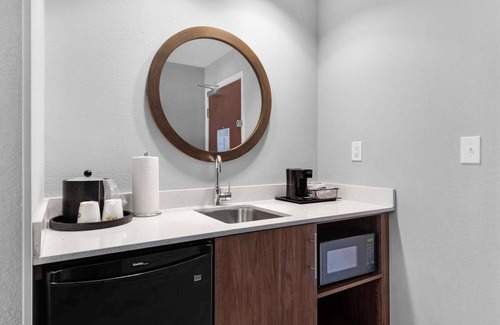 Ferry Pass Hotel | Guest Rated 8.8: Hampton Inn & Suites Pensacola I-10 N