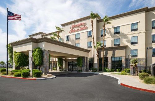 Deer Valley Hotel | Cozy Hampton Inn & Suites Phoenix North with Pool & Breakfast