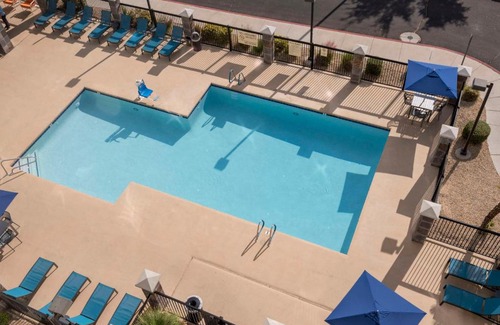 Deer Valley Hotel | Cozy Hampton Inn & Suites Phoenix North with Pool & Breakfast