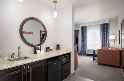 Deer Valley Hotel | Experience Hampton Inn & Suites Phoenix North Amenities