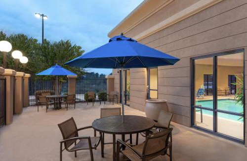 Pine Bluff Hotel | Family-Friendly Hampton Inn & Suites Pine Bluff with Pool