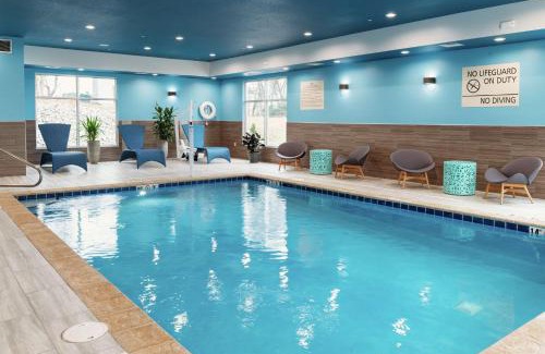 New Stanton Hotel | Inviting Hampton Inn & Suites Pittsburgh: Family-Friendly Stay