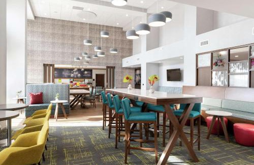 New Stanton Hotel | Inviting Hampton Inn & Suites Pittsburgh: Family-Friendly Stay