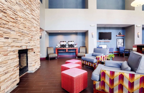 Crown Heights Hotel | Discover Hampton Inn & Suites Poughkeepsie with Pool & Spa