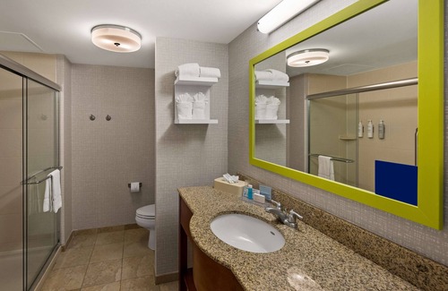 Crown Heights Hotel | Discover Hampton Inn & Suites Poughkeepsie with Pool & Spa