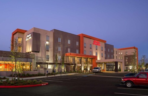 Vancouver Hotel | Discover Hampton Inn & Suites Portland/Vancouver: Pet Friendly!