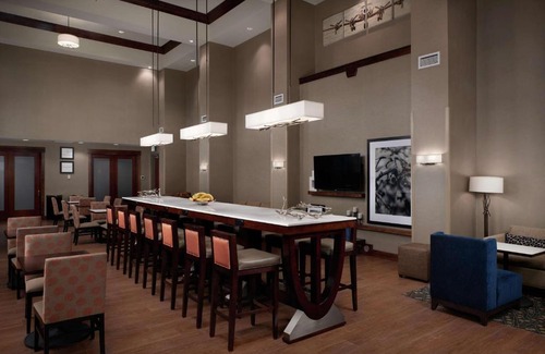Vancouver Hotel | Discover Hampton Inn & Suites Portland/Vancouver: Pet Friendly!