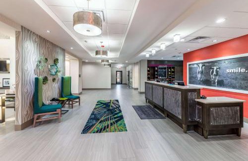 Lusta Hotel | Discover Hampton Inn & Suites Pryor - Family-Friendly Retreat