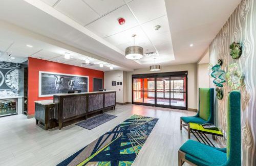Lusta Hotel | Discover Hampton Inn & Suites Pryor - Family-Friendly Retreat