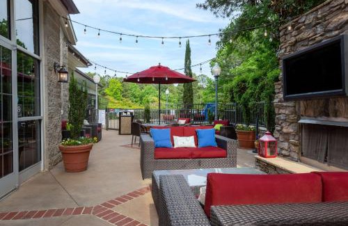 Southwest Raleigh Hotel | Pet-Friendly Hampton Inn & Suites Raleigh/Cary with Pool