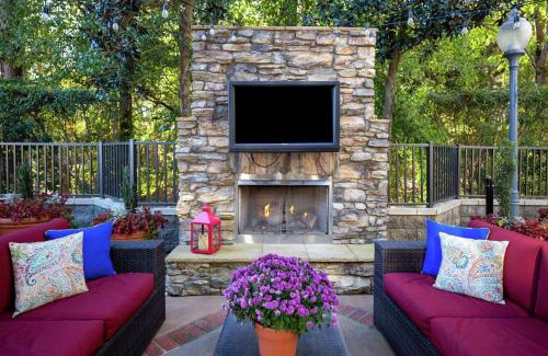 Southwest Raleigh Hotel | Pet-Friendly Hampton Inn & Suites Raleigh/Cary with Pool