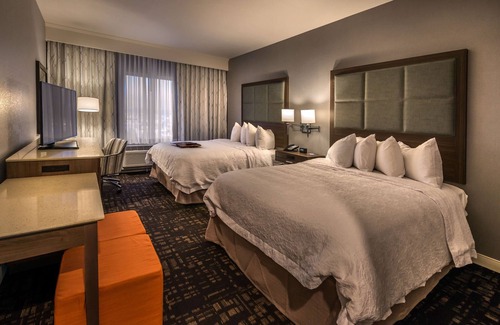Northwest Reno Hotel | Elegant Hampton Inn & Suites Reno West: Rated 9.2/10!