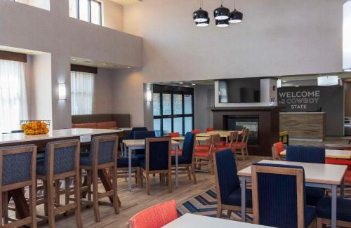 Riverton Hotel | Discover Hampton Inn & Suites Riverton: Pet-Friendly Getaway