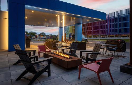 Downtown Rochester Hotel | Explore Hampton Inn & Suites Rochester Downtown with Pool