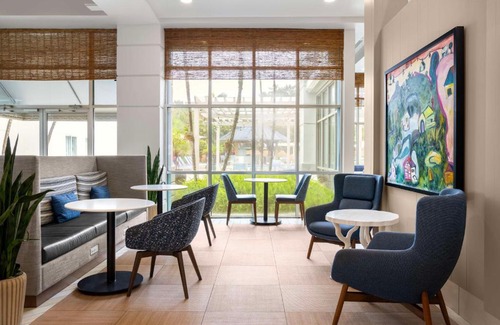 Isla Verde Hotel | Experience Hampton Inn & Suites San Juan with Ocean Views
