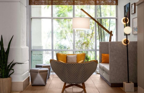 Isla Verde Hotel | Experience Hampton Inn & Suites San Juan with Ocean Views