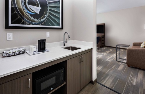 San Diego Hotel | Explore Hampton Inn & Suites San Diego Airport Liberty Station