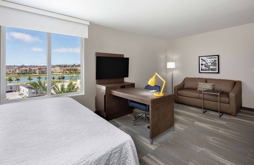San Diego Hotel | Explore Hampton Inn & Suites San Diego Airport Liberty Station