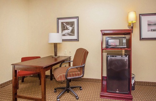 Kodak Hotel | Eco-Friendly Hampton Inn & Suites Sevierville with Pool