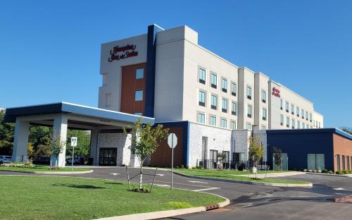 Somerset Hotel | Family-Friendly Haven: Hampton Inn & Suites Somerset