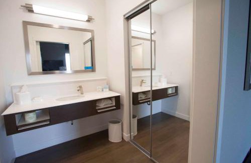 West Seventh Hotel | Discover Comfort at Hampton Inn & Suites St. Paul Downtown