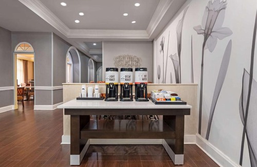 Stamford Hotel | Pet-Friendly Hampton Inn & Suites Stamford with Great Reviews