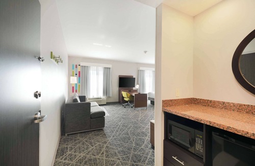 Tulsa Hotel | Inviting Hampton Inn & Suites Tulsa/Central with Pool & Spa