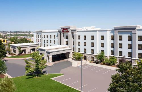 Southwest Colorado Springs Hotel | Pet-Friendly Hampton Inn & Suites with Pool in Colorado Springs