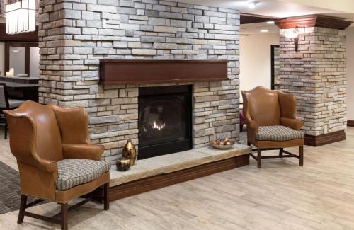 Southwest Colorado Springs Hotel | Pet-Friendly Hampton Inn & Suites with Pool in Colorado Springs