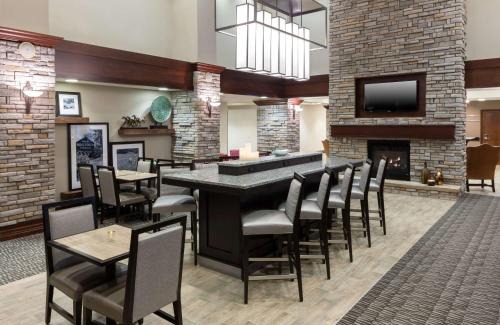 Southwest Colorado Springs Hotel | Pet-Friendly Hampton Inn & Suites with Pool in Colorado Springs