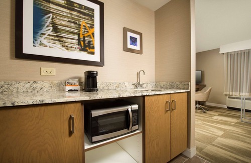 East Syracuse Hotel | Discover Comfort at Hampton Inn & Suites Syracuse/Carrier Circle