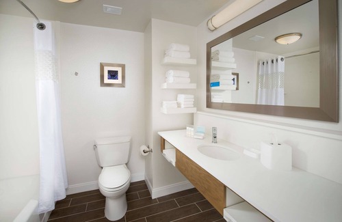 East Syracuse Hotel | Discover Comfort at Hampton Inn & Suites Syracuse/Carrier Circle