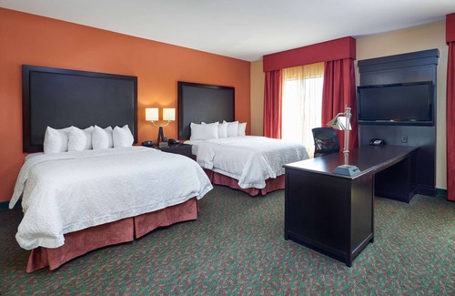 Waco Hotel | Welcoming Hampton Inn & Suites Waco-South with Pool & Spa