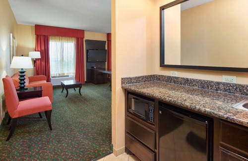 Waco Hotel | Welcoming Hampton Inn & Suites Waco-South with Pool & Spa