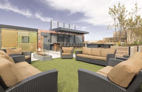 Navy Yard Hotel | Modern Comfort at Hampton Inn & Suites Navy Yard, D.C.
