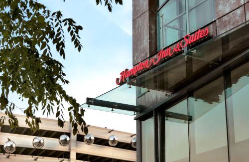 Navy Yard Hotel | Modern Comfort at Hampton Inn & Suites Navy Yard, D.C.