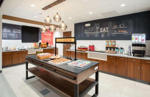 Watsonville Hotel | Discover Hampton Inn & Suites Watsonville: Family-Friendly Stay