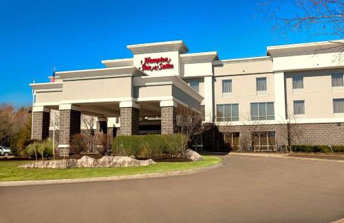 Wells Hotel | Inviting Hampton Inn & Suites Wells-Ogunquit with Pool Access
