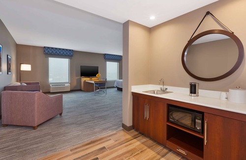 Wells Hotel | Discover the Hampton Inn & Suites Wells: Guest Rated 9.4