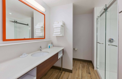 Wells Hotel | Discover the Hampton Inn & Suites Wells: Guest Rated 9.4