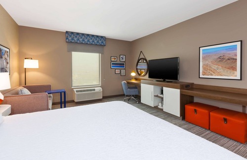 Wells Hotel | Discover the Hampton Inn & Suites Wells: Guest Rated 9.4