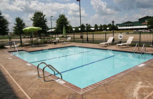 West Point Hotel | Comfortable Stay at Hampton Inn & Suites West Point with Pool