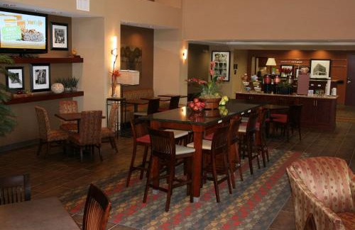 West Point Hotel | Comfortable Stay at Hampton Inn & Suites West Point with Pool