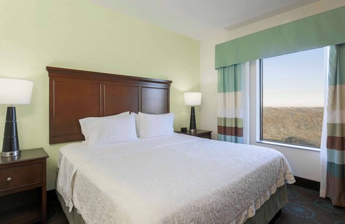 Triadelphia Hotel | Top-Rated Hampton Inn & Suites Wheeling with Pool & Dining