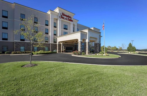 Triadelphia Hotel | Pet-Friendly Haven at Hampton Inn & Suites Wheeling