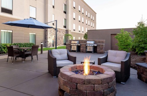 Triadelphia Hotel | Pet-Friendly Haven at Hampton Inn & Suites Wheeling