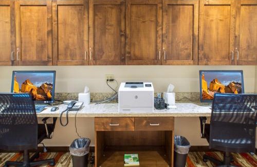 Whitefish Hotel | Discover Hampton Inn & Suites Whitefish with Pet-Friendly Perks